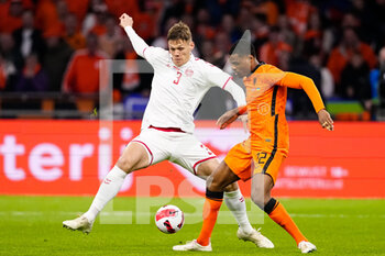 2022-03-26 - Jannik Vestergaard of Denmark and Denzel Dumfries of the Netherlands during the International Friendly football match between Netherlands and Denmark on March 26, 2022 at the Johan Cruijff ArenA in Amsterdam, Netherlands - NETHERLANDS VS DENMARK - FRIENDLY MATCH - SOCCER
