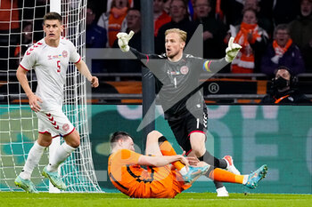 2022-03-26 - Kasper Schmeichel of Denmark reacts while Steven Berghuis of the Netherlands lies on the ground during the International Friendly football match between Netherlands and Denmark on March 26, 2022 at the Johan Cruijff ArenA in Amsterdam, Netherlands - NETHERLANDS VS DENMARK - FRIENDLY MATCH - SOCCER