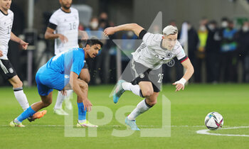 2022-03-26 - Nico Schlotterbeck of Germany and Dor Peretz of Israel during the International Friendly football match between Germany and Israel on March 26, 2022 at PreZero Arena in Sinsheim, Germany - GERMANY VS ISRAEL - FRIENDLY MATCH - SOCCER