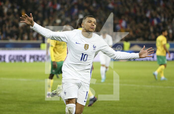 2022-03-29 - Kylian Mbappe of France celebrates his second goal during the International Friendly football match between France and South Africa on March 29, 2022 at Stade Pierre Mauroy in Villeneuve-d'Ascq near Lille, France - FRANCE VS SOUTH AFRICA - FRIENDLY MATCH - SOCCER