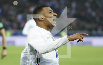 2022-03-29 - Kylian Mbappe of France celebrates his second goal during the International Friendly football match between France and South Africa on March 29, 2022 at Stade Pierre Mauroy in Villeneuve-d'Ascq near Lille, France - FRANCE VS SOUTH AFRICA - FRIENDLY MATCH - SOCCER