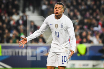 2022-03-29 - Kylian MBAPPE of France looks dejected during the International Friendly football match between France and South Africa on March 29, 2022 at Pierre Mauroy stadium in Villeneuve-d'Ascq near Lille, France - FRANCE VS SOUTH AFRICA - FRIENDLY MATCH - SOCCER