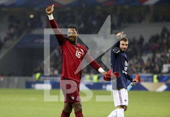 2022-03-29 - Goalkeeper of France Mike Maignan, Jonathan Clauss of France salute the supporters following the International Friendly football match between France and South Africa on March 29, 2022 at Stade Pierre Mauroy in Villeneuve-d'Ascq near Lille, France - FRANCE VS SOUTH AFRICA - FRIENDLY MATCH - SOCCER