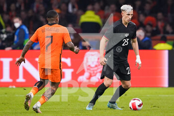2022-03-29 - Steven Bergwijn of the Netherlands and Nico Schlotterbeck of Germany during the International Friendly football match between Netherlands and Germany on March 29, 2022 at the Johan Cruijff ArenA in Amsterdam, Netherlands - NETHERLANDS VS GERMANY - FRIENDLY MATCH - SOCCER