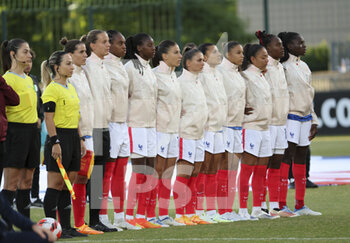 2022-06-25 - Team France poses before the Women's Friendly football match between France and Cameroon on June 25, 2022 at Stade Pierre Brisson in Beauvais, France - FOOTBALL - WOMEN'S FRIENDLY GAME - FRANCE V CAMEROON - FRIENDLY MATCH - SOCCER