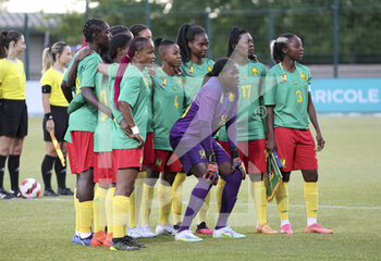 2022-06-25 - Team Cameroon poses before the Women's Friendly football match between France and Cameroon on June 25, 2022 at Stade Pierre Brisson in Beauvais, France - FOOTBALL - WOMEN'S FRIENDLY GAME - FRANCE V CAMEROON - FRIENDLY MATCH - SOCCER