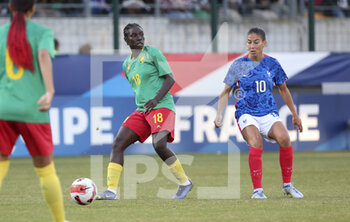 2022-06-25 - Claudia Voulania Dabda of Cameroon, Clara Mateo of France during the Women's Friendly football match between France and Cameroon on June 25, 2022 at Stade Pierre Brisson in Beauvais, France - FOOTBALL - WOMEN'S FRIENDLY GAME - FRANCE V CAMEROON - FRIENDLY MATCH - SOCCER