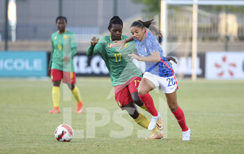 2022-06-25 - Delphine Cascarino of France, Brigitte Omboudou of Cameroon (left) during the Women's Friendly football match between France and Cameroon on June 25, 2022 at Stade Pierre Brisson in Beauvais, France - FOOTBALL - WOMEN'S FRIENDLY GAME - FRANCE V CAMEROON - FRIENDLY MATCH - SOCCER