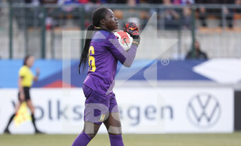 2022-06-25 - Goalkeeper of Cameroon Ange Bawou during the Women's Friendly football match between France and Cameroon on June 25, 2022 at Stade Pierre Brisson in Beauvais, France - FOOTBALL - WOMEN'S FRIENDLY GAME - FRANCE V CAMEROON - FRIENDLY MATCH - SOCCER