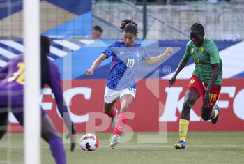 2022-06-25 - Clara Mateo of France, Claudia Voulania Dabda of Cameroon during the Women's Friendly football match between France and Cameroon on June 25, 2022 at Stade Pierre Brisson in Beauvais, France - FOOTBALL - WOMEN'S FRIENDLY GAME - FRANCE V CAMEROON - FRIENDLY MATCH - SOCCER
