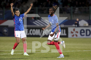 2022-06-25 - Ouleymata Sarr of France celebrates her goal with Kenza Dali (left) during the Women's Friendly football match between France and Cameroon on June 25, 2022 at Stade Pierre Brisson in Beauvais, France - FOOTBALL - WOMEN'S FRIENDLY GAME - FRANCE V CAMEROON - FRIENDLY MATCH - SOCCER