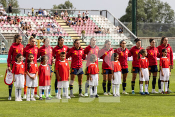 2022-07-01 - Spain team sing the National Anthem during the Women's International friendly match between Italy and Spain at Teofilo Patini Stadium on July 01, 2022 in Castel di Sangro , Italy. ©Photo: Cinzia Camela. - ITALY WOMEN VS SPAIN - FRIENDLY MATCH - SOCCER