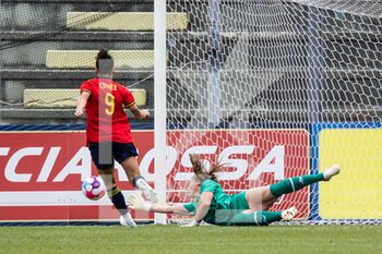 2022-07-01 - Laura Giuliani of Italy and Esther Gonzalez Rodriguez of Spain compete for the ball during the Women's International friendly match between Italy and Spain at Teofilo Patini Stadium on July 01, 2022 in Castel di Sangro , Italy. ©Photo: Cinzia Camela. - ITALY WOMEN VS SPAIN - FRIENDLY MATCH - SOCCER