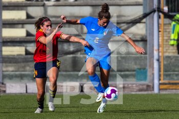 2022-07-01 - Valentina Bergamaschi of Italy and Maria Franc Caldentey Oliver of Spain, compete during the Women's International friendly match between Italy and Spain at Teofilo Patini Stadium on July 01, 2022 in Castel di Sangro , Italy. ©Photo: Cinzia Camela. - ITALY WOMEN VS SPAIN - FRIENDLY MATCH - SOCCER