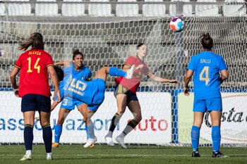 2022-07-01 - Lucia Di Guglielmo, Aurora Galli, Elisa Bartoli of Italy and Alexia Putellas Segura, Esther Gonzalez Rodriguez of Spain, compete for the ball during the Women's International friendly match between Italy and Spain at Teofilo Patini Stadium on July 01, 2022 in Castel di Sangro , Italy. ©Photo: Cinzia Camela. - ITALY WOMEN VS SPAIN - FRIENDLY MATCH - SOCCER