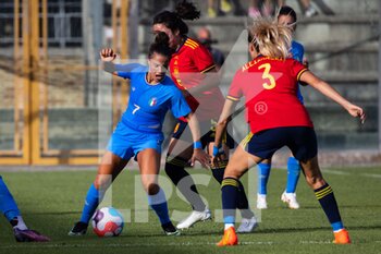 2022-07-01 - Flaminia Simonetti of Italy Laia Aleixandri Lopez of Spain compete for the ball during the Women's International friendly match between Italy and Spain at Teofilo Patini Stadium on July 01, 2022 in Castel di Sangro , Italy. ©Photo: Cinzia Camela. - ITALY WOMEN VS SPAIN - FRIENDLY MATCH - SOCCER