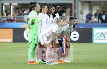 2022-07-01 - Team France poses before the International Women's Friendly football match between France and Vietnam on July 1, 2022 at Stade de la Source in Orleans, France - FOOTBALL - WOMEN'S FRIENDLY GAME - FRANCE V VIETNAM - FRIENDLY MATCH - SOCCER