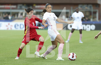 2022-07-01 - Delphine Cascarino of France, Trang Tran Thi Thuy of Vietnam (left) during the International Women's Friendly football match between France and Vietnam on July 1, 2022 at Stade de la Source in Orleans, France - FOOTBALL - WOMEN'S FRIENDLY GAME - FRANCE V VIETNAM - FRIENDLY MATCH - SOCCER