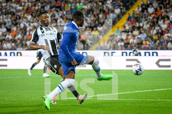 2022-07-29 - Chelsea's N'Golo Kante in action against Udinese's Destiny Iyenoma Udogie - UDINESE CALCIO VS CHELSEA FC - FRIENDLY MATCH - SOCCER