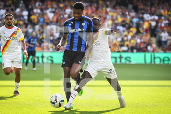 2022-07-23 - Denzel DUMFRIES of Inter Milan and Deiver MACHADO of Lens during the Pre Season Friendly football match between RC Lens and FC Internazionale Milano (Inter Milan) on July 23, 2022 at Bollaert-Delelis stadium in Lens, France - FOOTBALL - FRIENDLY GAME - RC LENS V FC INTER - INTERNAZIONALE MILANO - FRIENDLY MATCH - SOCCER