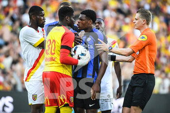 2022-07-23 - Brice SAMBA of Lens and Denzel DUMFRIES of Inter Milan during the Pre Season Friendly football match between RC Lens and FC Internazionale Milano (Inter Milan) on July 23, 2022 at Bollaert-Delelis stadium in Lens, France - FOOTBALL - FRIENDLY GAME - RC LENS V FC INTER - INTERNAZIONALE MILANO - FRIENDLY MATCH - SOCCER