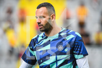 2022-07-23 - Samir HANDANOVIC of Inter Milan during the Pre Season Friendly football match between RC Lens and FC Internazionale Milano (Inter Milan) on July 23, 2022 at Bollaert-Delelis stadium in Lens, France - FOOTBALL - FRIENDLY GAME - LENS V FC INTER - INTERNAZIONALE - FRIENDLY MATCH - SOCCER