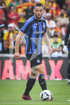 2022-07-23 - Stefan DE VRIJ of Inter Milan during the Pre Season Friendly football match between RC Lens and FC Internazionale Milano (Inter Milan) on July 23, 2022 at Bollaert-Delelis stadium in Lens, France - FOOTBALL - FRIENDLY GAME - LENS V FC INTER - INTERNAZIONALE - FRIENDLY MATCH - SOCCER