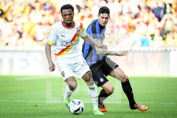 2022-07-23 - Lois OPENDA of Lens and Alessandro BASTONI of Inter Milan during the Pre Season Friendly football match between RC Lens and FC Internazionale Milano (Inter Milan) on July 23, 2022 at Bollaert-Delelis stadium in Lens, France - FOOTBALL - FRIENDLY GAME - LENS V FC INTER - INTERNAZIONALE - FRIENDLY MATCH - SOCCER