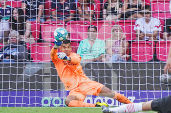 2022-07-23 - Goalkeeper Walter Benitez of PSV during the pre-season friendly football match between PSV and Real Betis on July 23, 2022 at Philips Stadion in Eindhoven, Netherlands - FOOTBALL - FRIENDLY GAME - PSV V REAL BETIS - FRIENDLY MATCH - SOCCER
