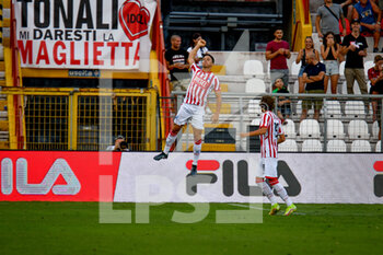 2022-08-06 - Vicenza's Alex Rolfini celebrates after scoring a goal - LR VICENZA VS AC MILAN - FRIENDLY MATCH - SOCCER