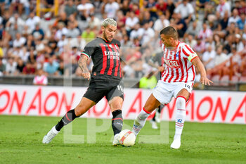 2022-08-06 - Milan's Theo Hernandez in action against Vicenza's Emanuele Padella - LR VICENZA VS AC MILAN - FRIENDLY MATCH - SOCCER