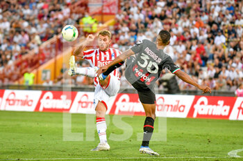 2022-08-06 - Vicenza's Loris Zonta in action against Milan's Junior Messias - LR VICENZA VS AC MILAN - FRIENDLY MATCH - SOCCER