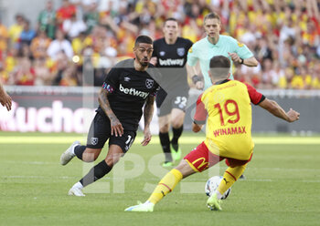 2022-07-30 - Manuel Lanzini of West Ham during the pre-season friendly football match between RC Lens (RCL) and West Ham United FC on July 30, 2022 at Stade Bollaert-Delelis in Lens, France - FOOTBALL - FRIENDLY GAME - LENS V WEST HAM - FRIENDLY MATCH - SOCCER