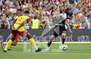 2022-07-30 - Jarrod Bowen of West Ham during the pre-season friendly football match between RC Lens (RCL) and West Ham United FC on July 30, 2022 at Stade Bollaert-Delelis in Lens, France - FOOTBALL - FRIENDLY GAME - LENS V WEST HAM - FRIENDLY MATCH - SOCCER