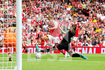 2022-07-30 - Martin Odegaard (8) of Arsenal during the Emirates Cup, friendly football match between Arsenal and Sevilla on July 30, 2022 at the Emirates Stadium in London, England - FOOTBALL - FRIENDLY GAME - ARSENAL V SEVILLA - FRIENDLY MATCH - SOCCER