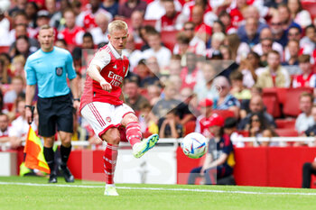 2022-07-30 - Oleksandr Zinchenko (35) of Arsenal during the Emirates Cup, friendly football match between Arsenal and Sevilla on July 30, 2022 at the Emirates Stadium in London, England - FOOTBALL - FRIENDLY GAME - ARSENAL V SEVILLA - FRIENDLY MATCH - SOCCER