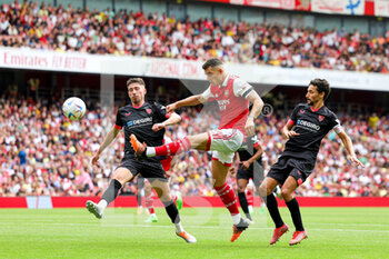 2022-07-30 - Granit Xhaka (34) of Arsenal during the Emirates Cup, friendly football match between Arsenal and Sevilla on July 30, 2022 at the Emirates Stadium in London, England - FOOTBALL - FRIENDLY GAME - ARSENAL V SEVILLA - FRIENDLY MATCH - SOCCER