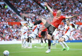 2022-08-01 - Manchester United midfielder Donny Van De Beek (34) during the Pre-Season Friendly football match between Manchester United and Rayo Vallecano on July 31, 2022 at Old Trafford in Manchester, England - FOOTBALL - FRIENDLY GAME - MANCHESTER UNITED V RAYO VALLECANO - FRIENDLY MATCH - SOCCER