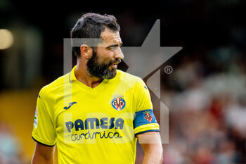 2022-07-31 - Villarreal Raul Albiol during the Pre-Season Friendly football match between Fulham and Villarreal CF on July 31, 2022 at Craven Cottage in London, England - FOOTBALL - FRIENDLY GAME - FULHAM V VILLARREAL - FRIENDLY MATCH - SOCCER