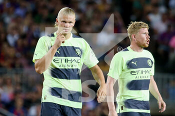 2022-08-24 - Erling Haaland and Kevin De Bruyne of Manchester City during the Friendly Football match between FC Barcelona and Manchester City on August 24, 2022 at Camp Nou stadium in Barcelona, Spain - FOOTBALL - FRIENDLY GAME - FC BARCELONA V MANCHESTER CITY - FRIENDLY MATCH - SOCCER