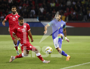 2022-09-27 - Lucas Paqueta of Brazil, Mohamed Drager of Tunisia (left) during the International friendly game, football match between Brazil and Tunisia on September 27, 2022 at Parc des Princes stadium in Paris, France - FOOTBALL - FRIENDLY GAME - BRAZIL V TUNISIA - FRIENDLY MATCH - SOCCER