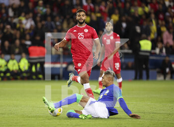 2022-09-27 - Anis Ben Slimane of Tunisia, Raphinha of Brazil (lying) during the International friendly game, football match between Brazil and Tunisia on September 27, 2022 at Parc des Princes stadium in Paris, France - FOOTBALL - FRIENDLY GAME - BRAZIL V TUNISIA - FRIENDLY MATCH - SOCCER