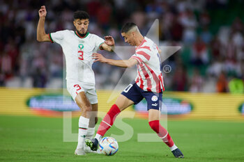 2022-09-27 - Noussair Mazraoui of Morocco and Miguel Almiron of Paraguay during the international friendly football match between Paraguay and Morocco on September 27, 2022 at Benito Villamarin Stadium in Sevilla, Spain - FOOTBALL - FRIENDLY GAME - PARAGUAY V MOROCCO - FRIENDLY MATCH - SOCCER