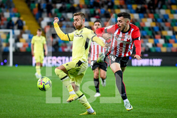 2022-12-17 - Athletic Bilbao's Aitor Paredes in action against Udinese's Sandi Lovric - UDINESE CALCIO VS ATHLETIC BILBAO - FRIENDLY MATCH - SOCCER