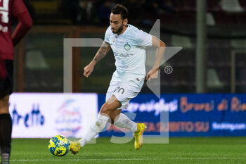 2022-12-22 - Hakan Chalanoglu Inter carries the ball  - REGGINA VS INTER - FRIENDLY MATCH - SOCCER