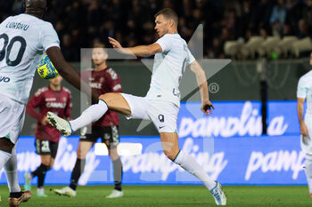 2022-12-22 - Edin Dzeko Inter carries the ball  - REGGINA VS INTER - FRIENDLY MATCH - SOCCER