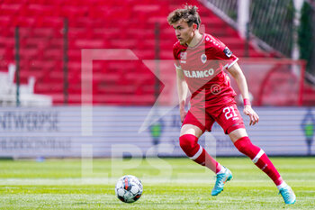 2022-05-01 - Samuel Vines of Royal Antwerp during the Belgian championship Jupiler Pro League football match between Royal Antwerp FC and Royale Union Saint-Gilloise on May 1, 2022 at Bosuilstadion in Antwerp, Belgium - ROYAL ANTWERP FC VS ROYALE UNION SAINT-GILLOISE - BELGIAN PRO LEAGUE - SOCCER