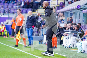 2022-05-01 - Head coach Vincent Kompany of RSC Anderlecht during the Belgian championship Jupiler Pro League football match between RSC Anderlecht and Club Brugge on May 1, 2022 at Lotto Park in Brussel, Belgium - RSC ANDERLECHT VS CLUB BRUGGE - BELGIAN PRO LEAGUE - SOCCER