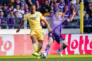 2022-05-01 - Denis Odoi of Club Brugge, Josh Cullen of RSC Anderlecht during the Belgian championship Jupiler Pro League football match between RSC Anderlecht and Club Brugge on May 1, 2022 at Lotto Park in Brussel, Belgium - RSC ANDERLECHT VS CLUB BRUGGE - BELGIAN PRO LEAGUE - SOCCER