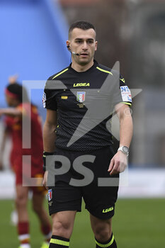2022-01-05 - Referee Michele Giordano during the Women's Italian Supercup Semi-Final between A.S. Roma Women and A.C. Milan at the Domenico Francioni Stadium on 5th of January, 2022 in Latina, Italy. - AS ROMA VS AC MILAN - WOMEN SUPERCOPPA - SOCCER